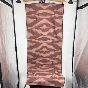 Nomadix unita yoga mat Original Towel with a geometric Aztec pattern pink